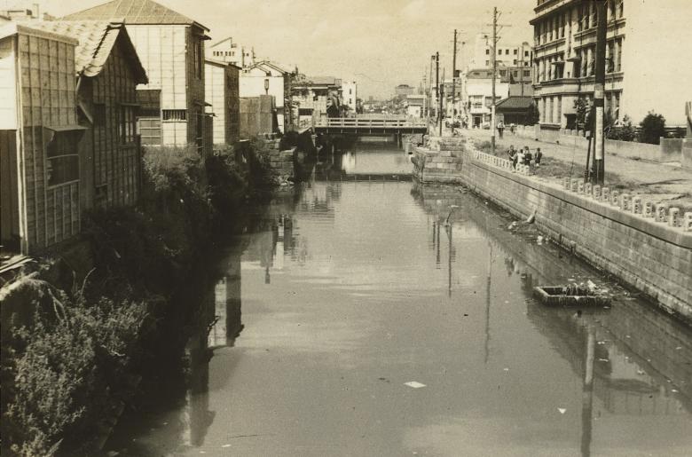 小川橋から北西の高砂橋・栄橋を望む  （埋め立て前）