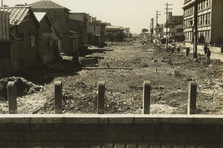 小川橋から北西の高砂橋・栄橋を望む  （埋め立て後）