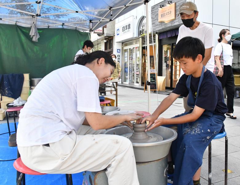 ろくろ体験教室の様子