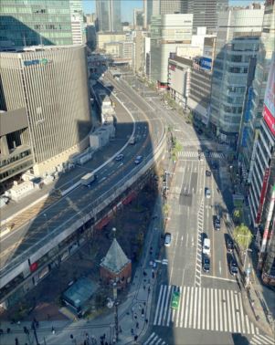 外堀川（旧数寄屋橋の上空から北）に走る高速道路（令和6年1月撮影）