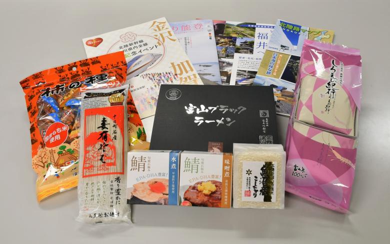 商品一例とパンフレット類の写真