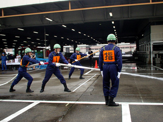 区内消防団の消防訓練の写真
