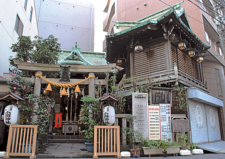 小網神社社殿及び神楽殿の写真