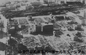 東京大空襲による惨禍の跡 東京駅八重洲口、丸の内方面の焼け跡を望む　提供：共同通信社　画像