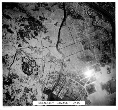 1945年3月10日空襲後の東京中心部　提供：（財）日本地図センター　画像
