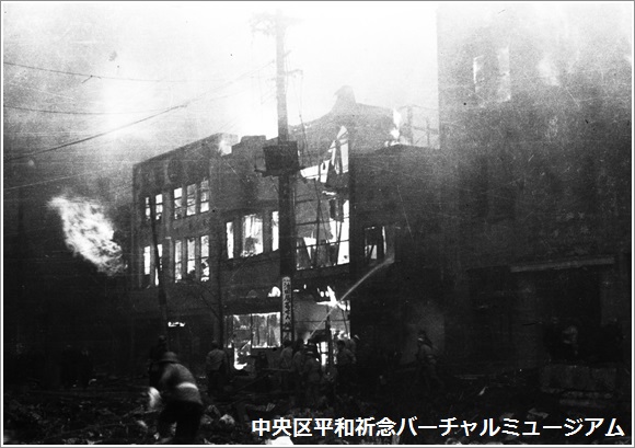 中央区銀座四丁目鳩居堂付近の猛火　撮影：石川　光陽　画像