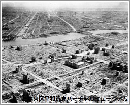 焼夷弾で焼き尽くされた東京大空襲（昭和20年3月10日）の惨状　提供：共同通信社　画像