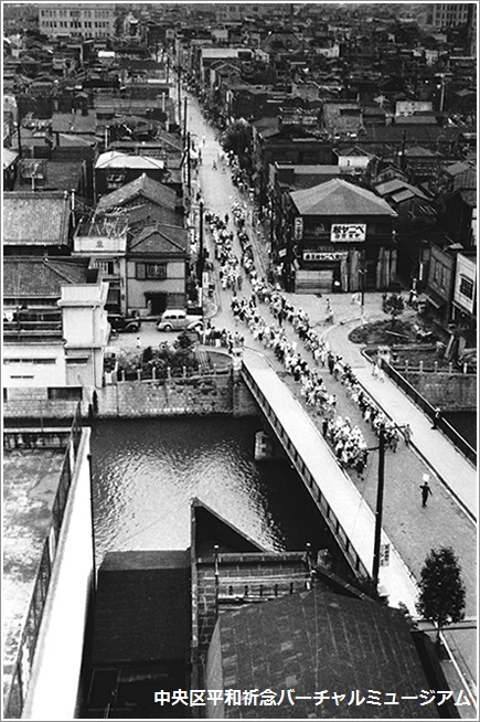 隣組の避難訓練　撮影：石川　光陽　画像