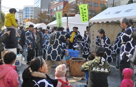 お餅つき